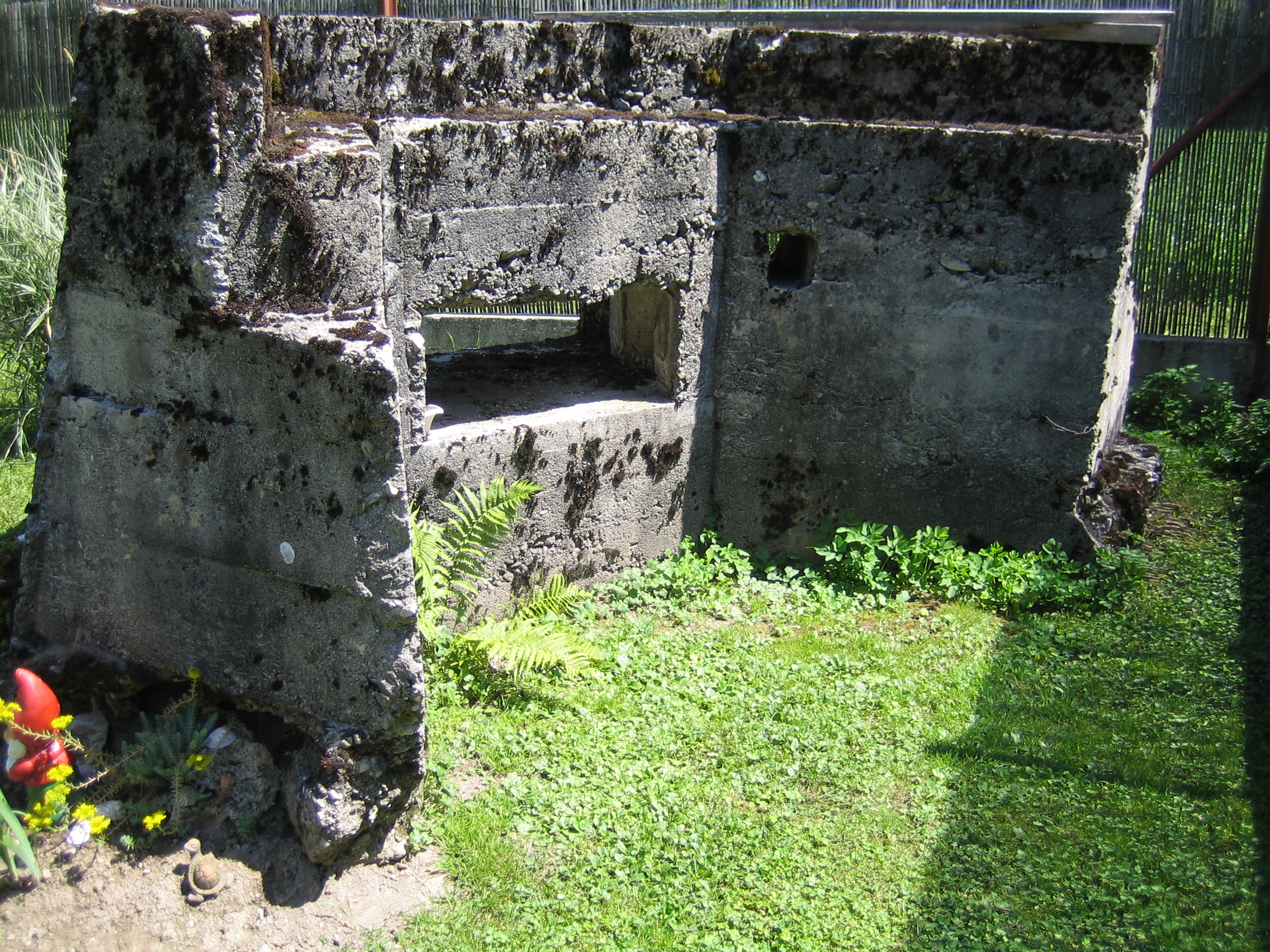 Delostrelecký bunker zo zadu